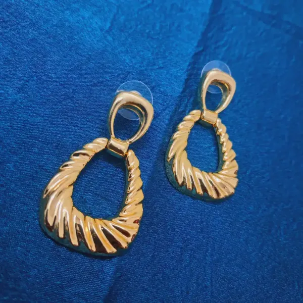 Lightweight & Elegant Anti-Tarnish Earrings